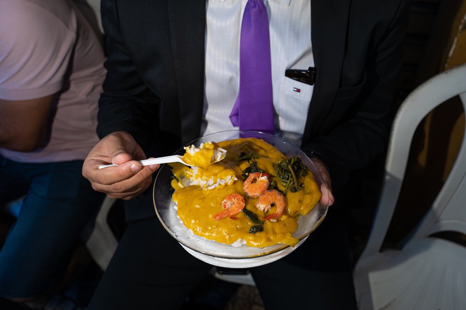 Vatapá, um caldo cremoso de camarão, é servido com arroz no restaurante Tacacá MJ em Belém, capital do Pará — Foto: Alessandro Falco/The New York Times