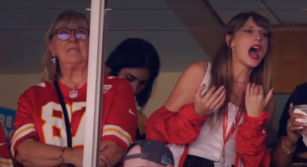 Taylor Swift assistiu jogo do Kansas City Chiefs — Foto: Reprodução