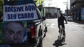 Em Quatis (RJ), onde bolsonaristas fizeram adesivaço, grupos de WhatsApp tiveram desinformação contra o presidente — Foto: Alexandre Cassiano/Agência O Globo