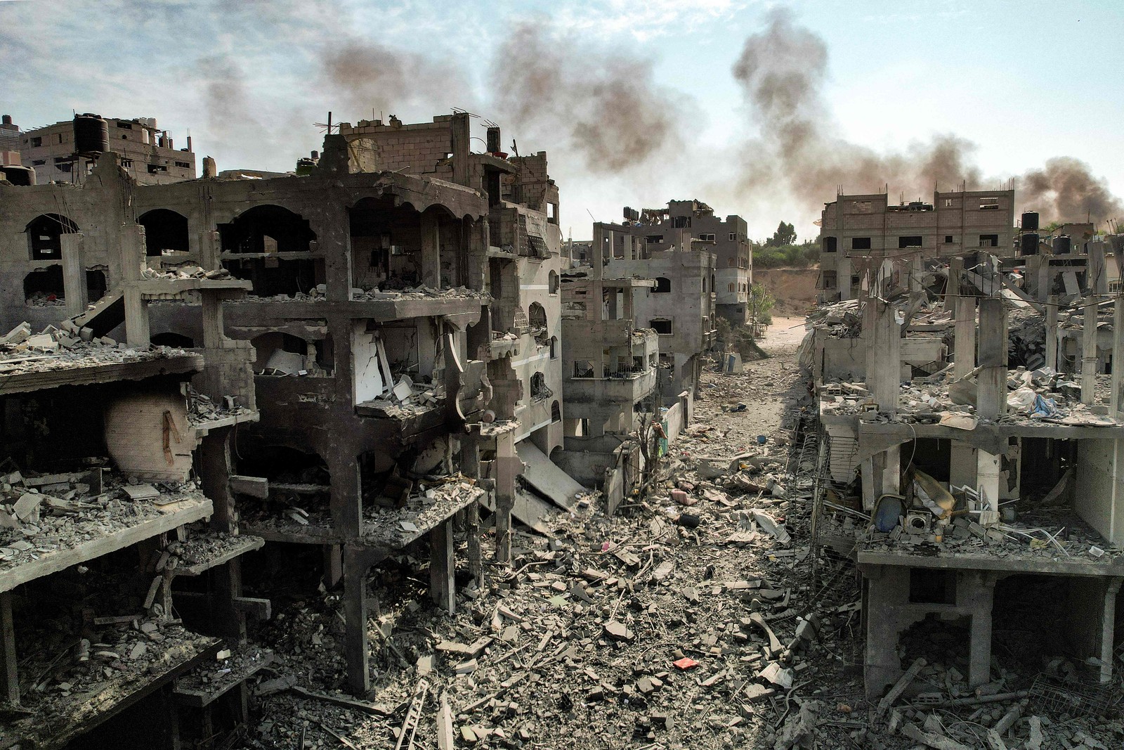 Campo de refugiados palestinos na Faixa de Gaza destruído por mísseis de Israel — Foto: Yahya HASSOUNA / AFP