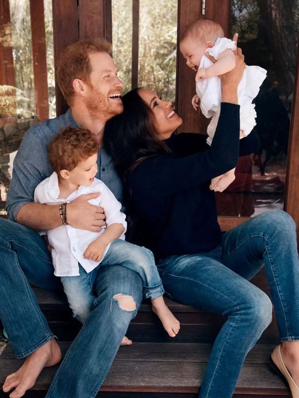 Príncipe Harry e Meghan Markle com os filhos Archie e Lilibet — Foto: Reprodução