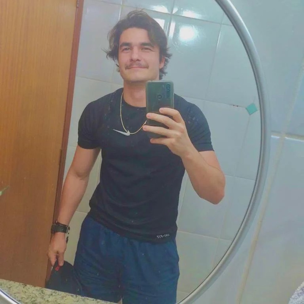 Brasileiro Pedro Gedo viralizou nas redes sociais ao ser comparado ao ator chileno-americano Pedro Pascal — Foto: Instagram (@pedro.gedo) / Reprodução