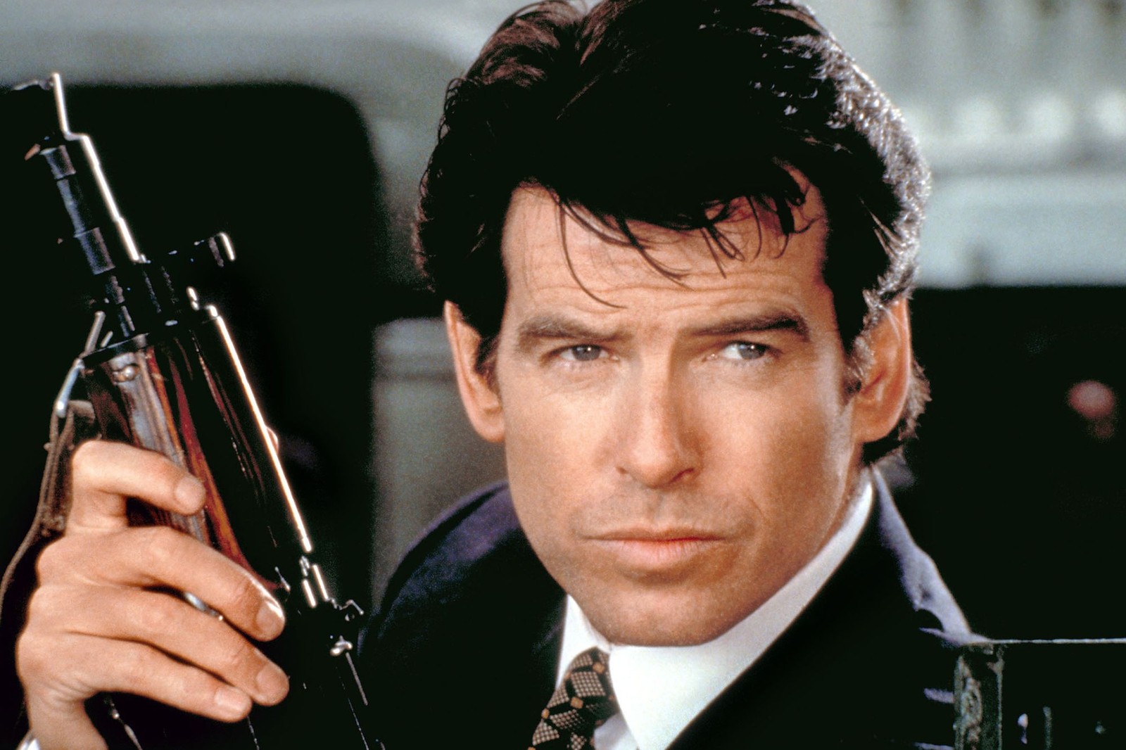 Pierce Brosnan estreou como Bond em "007 contra GoldenEye", em 1995, e fez quatro filmes da franquia — Foto: Divulgação