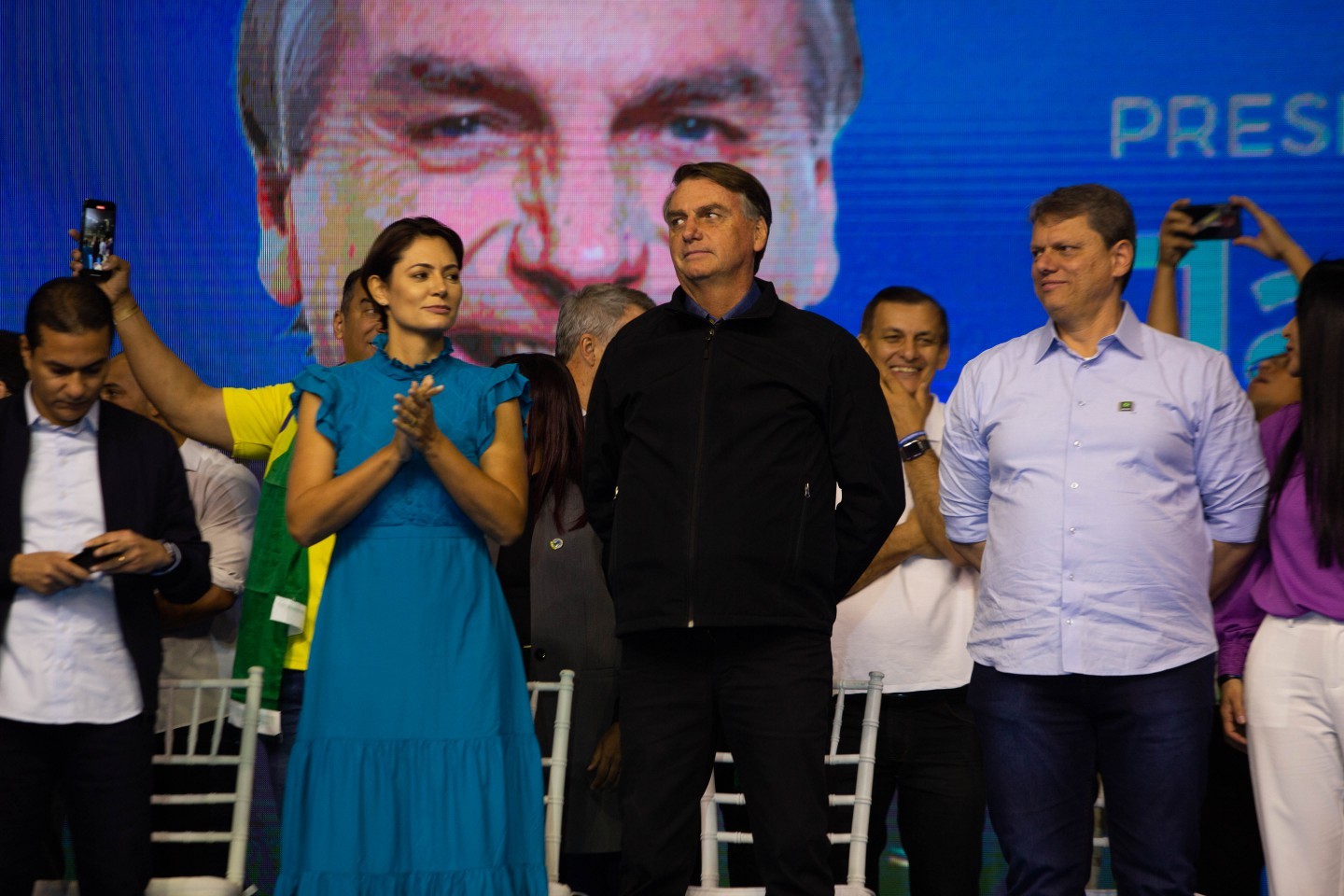 Primeira-dama Michele Bolsonaro, presidente Jair Bolsonaro e Tarcísio de Freitas na convenção do Republicanos em SP — Foto: Maria Isabel Oliveira