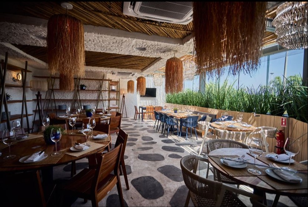 O MII Restaurante tem inspiração em Mykonos, na Grécia, a começar pelo piso — Foto: Divulgação