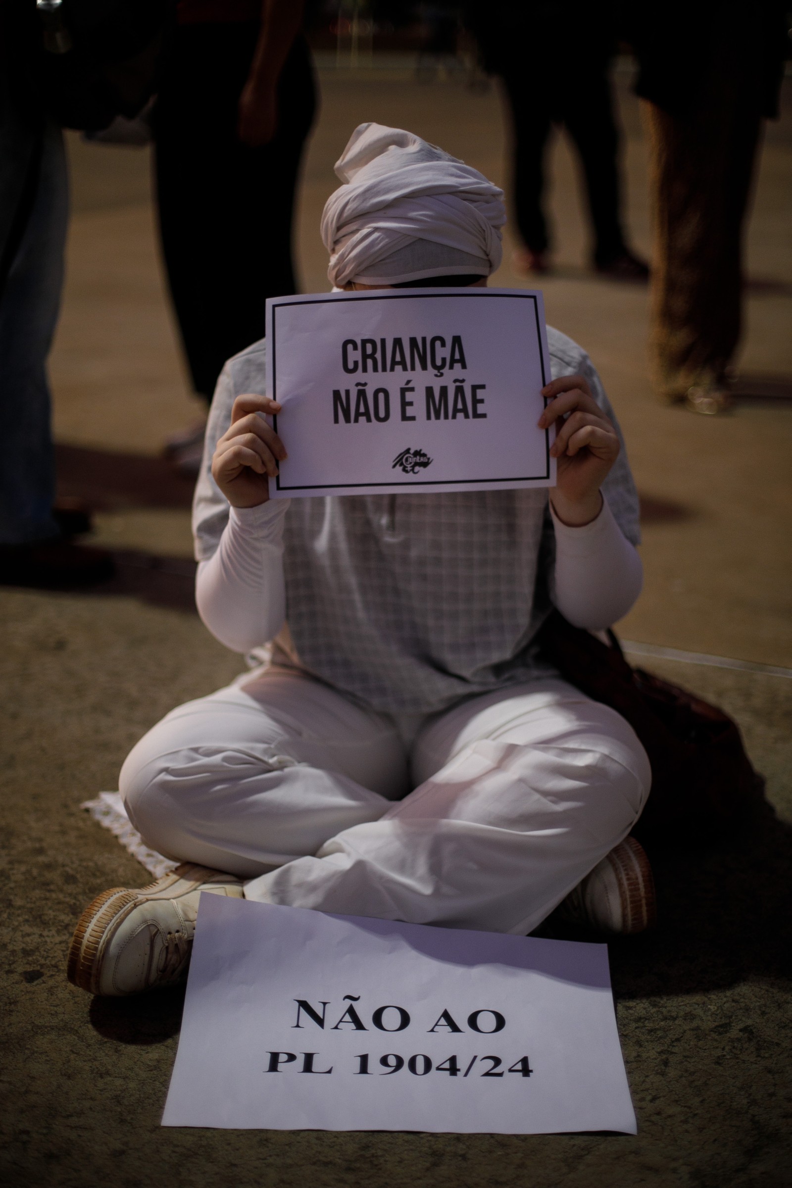 Protesto contra a PL 1904 em Brasília - Manifestação contra a PL 1904 que criminaliza a mulher que fizer aborto com penas mais duras que a do estuprador. — Foto: Brenno Carvalho / Agência O Globo