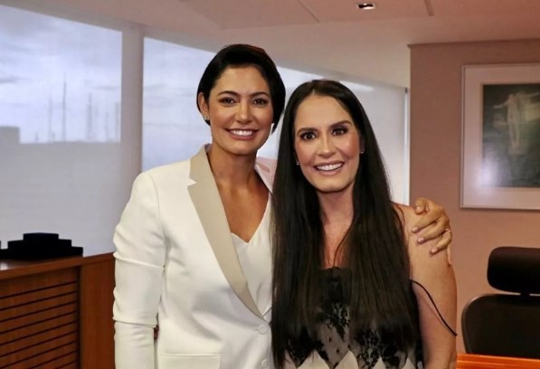 Michelle Bolsonaro com a amiga Amalia Barros: apoio na candidatura