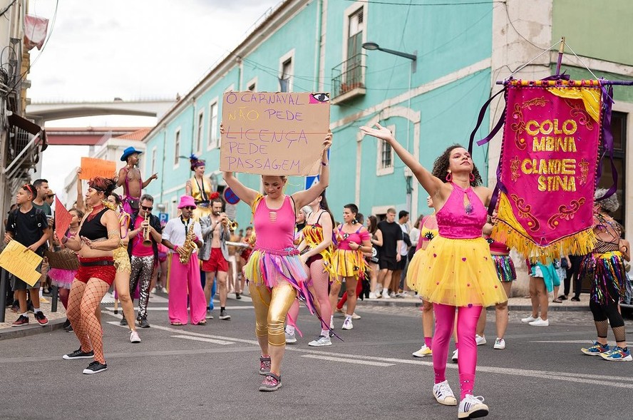 Manifestação em setembro da Colombina Clandestina pelo fim das taxas no carnaval de Lisboa