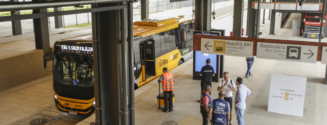 BRT Transbrasil tem ponto final no Terminal Gentileza, na região central do Rio, onde se conecta a outros modais — Foto: Gabriel de Paiva/Agência O Globo/Arquivo