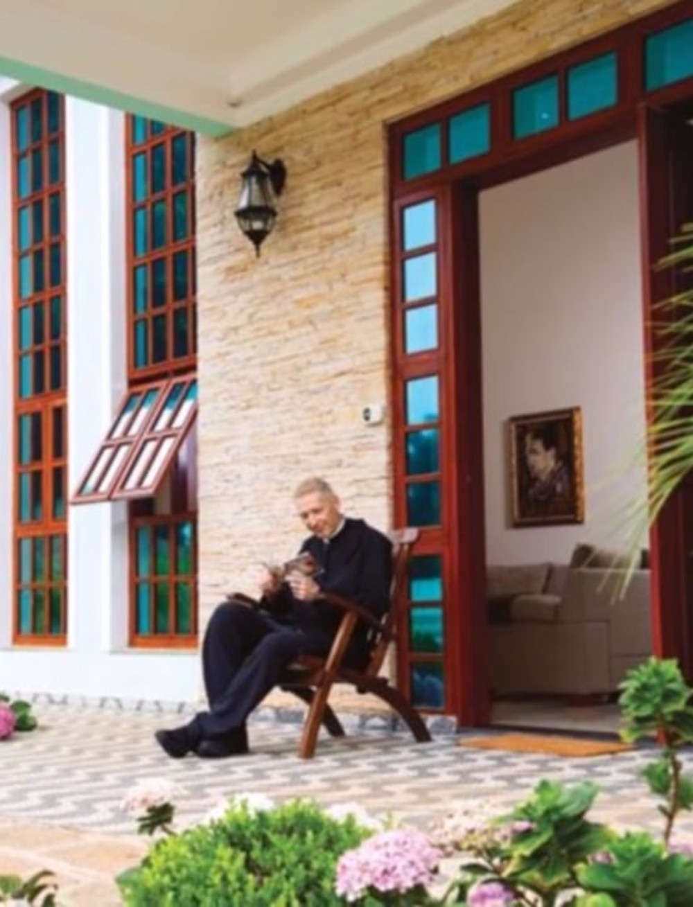 Padre Marcelo Rossi mora em mansão luxuosa — Foto: Reprodução YouTube