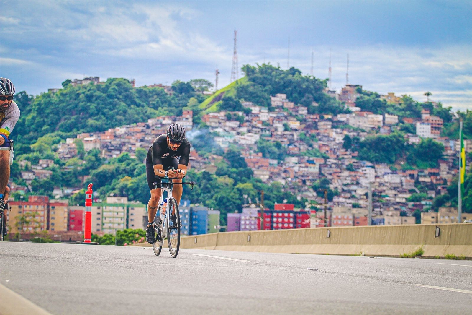 Hoje, ele é o fundador da comunidade Atleta Cannabis e CEO do myGrazz, primeiro aplicativo de cannabis medicinal do Brasil — Foto: Divulgação