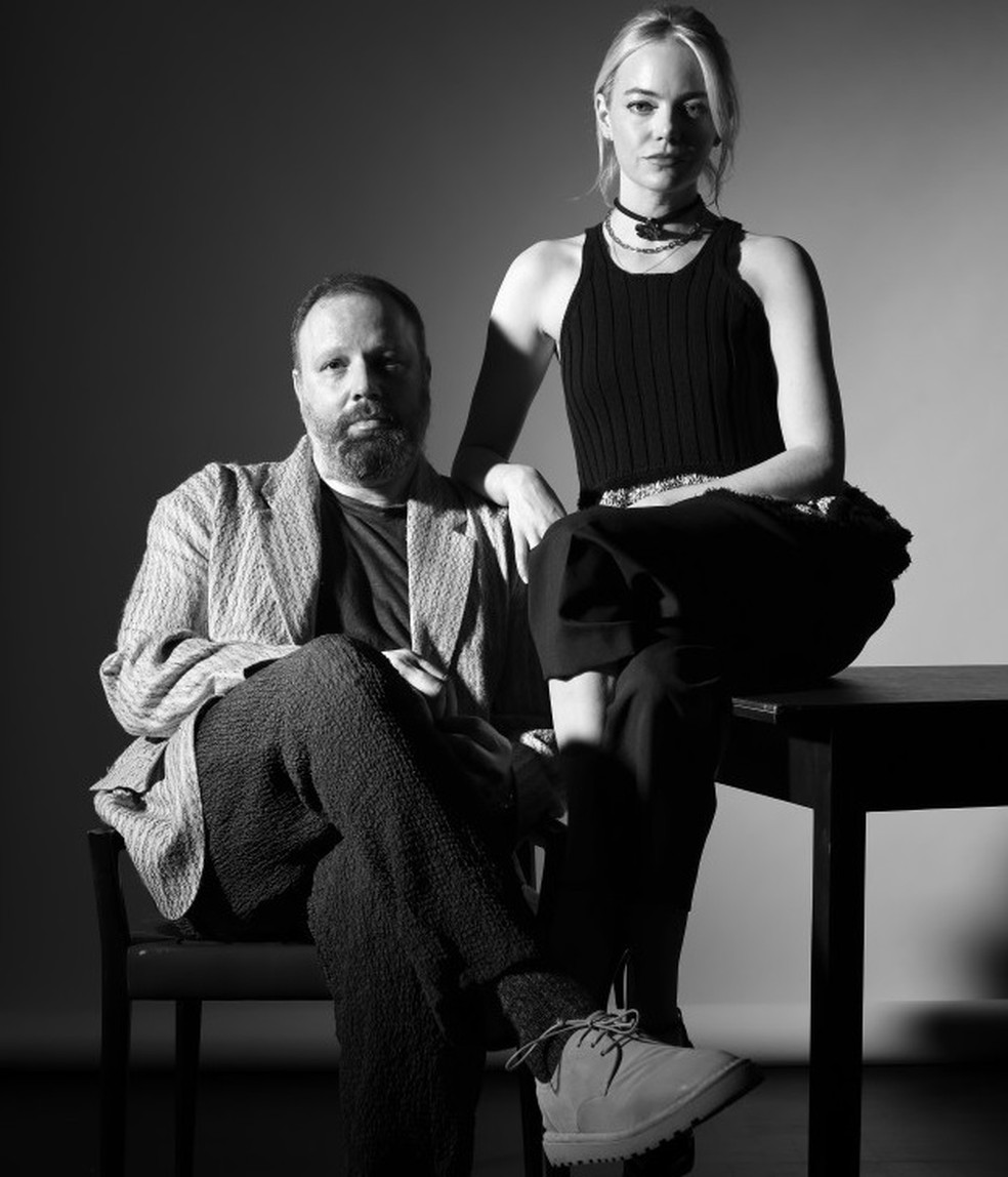 O diretor Yorgos Lanthimos e a atriz Emma Stone — Foto: NYT