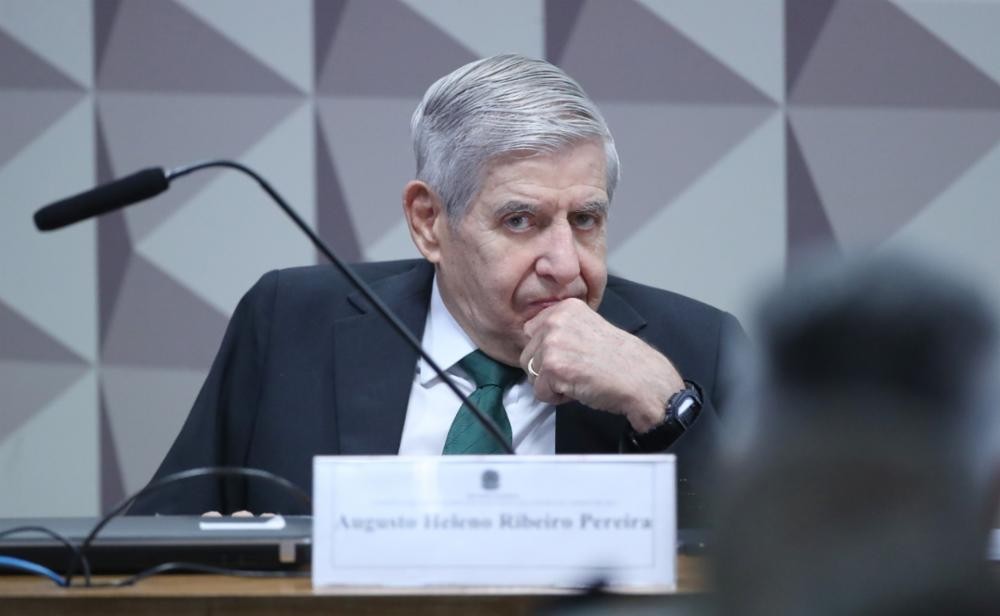 General Heleno durante depoimento na CPI do 8 de janeiro — Foto: Agência Câmara