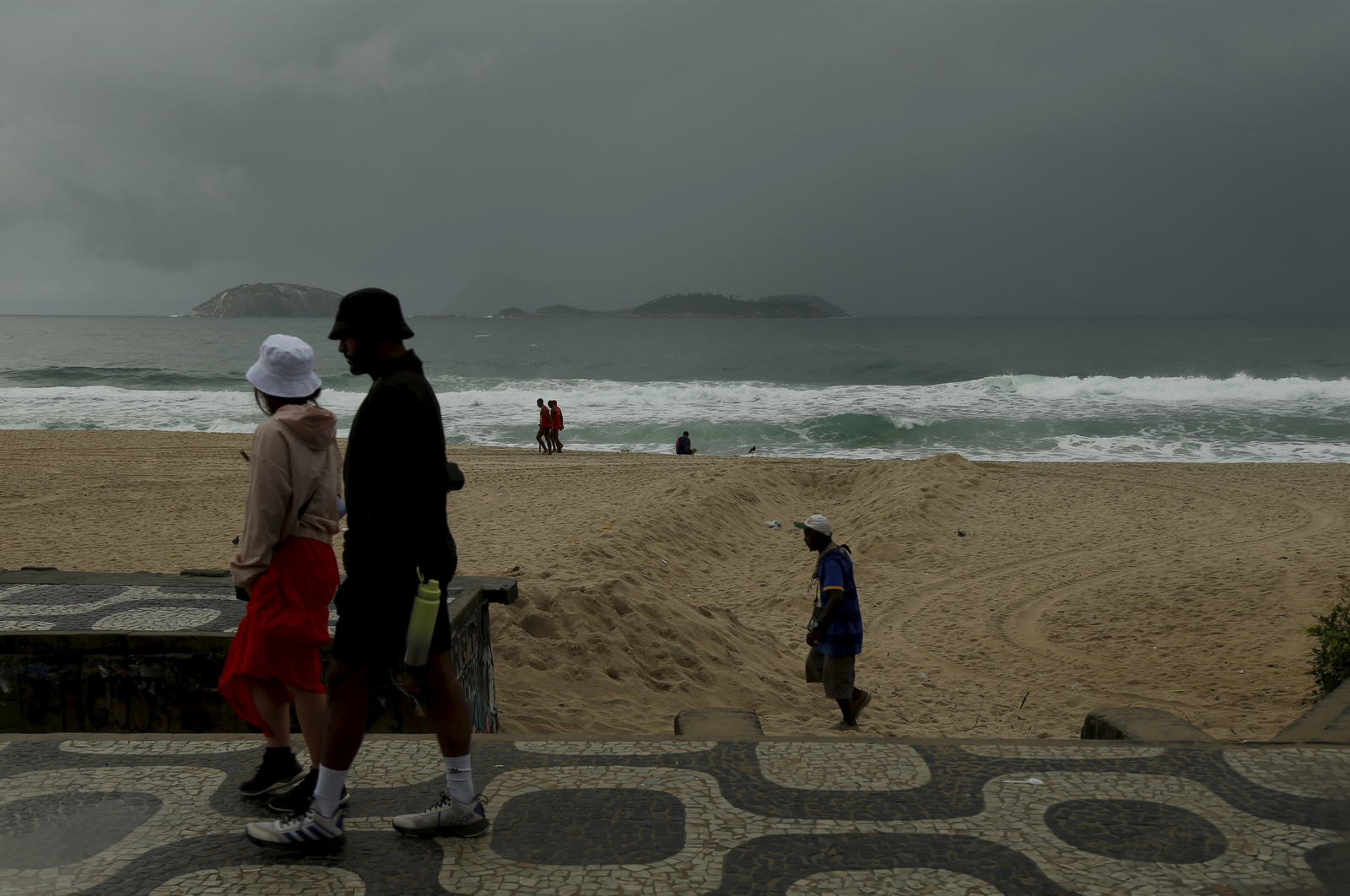 Frio no Rio - Cidade registra menor temperatura do ano — Foto: Fabiano Rocha / Agência O Globo