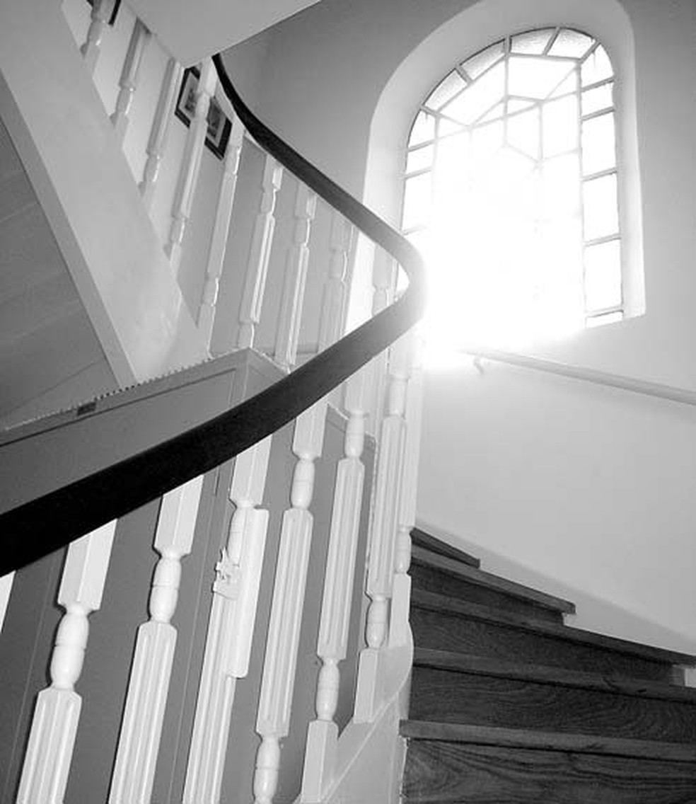 A escada da qual a vítima despencou — Foto: Foto de arquivo