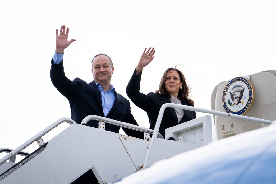 A vice-presidente dos Estados Unidos, Kamala Harris, e o marido, Doug Emhoff