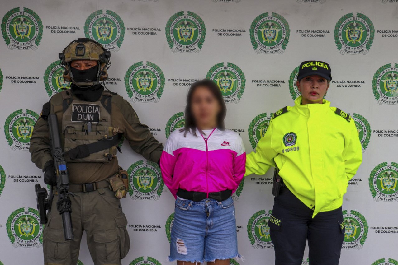 Apontada como líder de facção na Colômbia, 'Bebecita do TikTok' é detida — Foto: Colombian Police / AFP