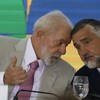 Lula e o ministro Paulo Pimenta, nomeado para chefiar Secretaria Especial de Reconstrução do RS - Cristiano Mariz/O Globo