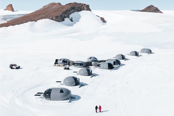 Cabanas de luxo da empresa White Desert são espécie de 'estação espacial' na Antártida — Foto: White Desert