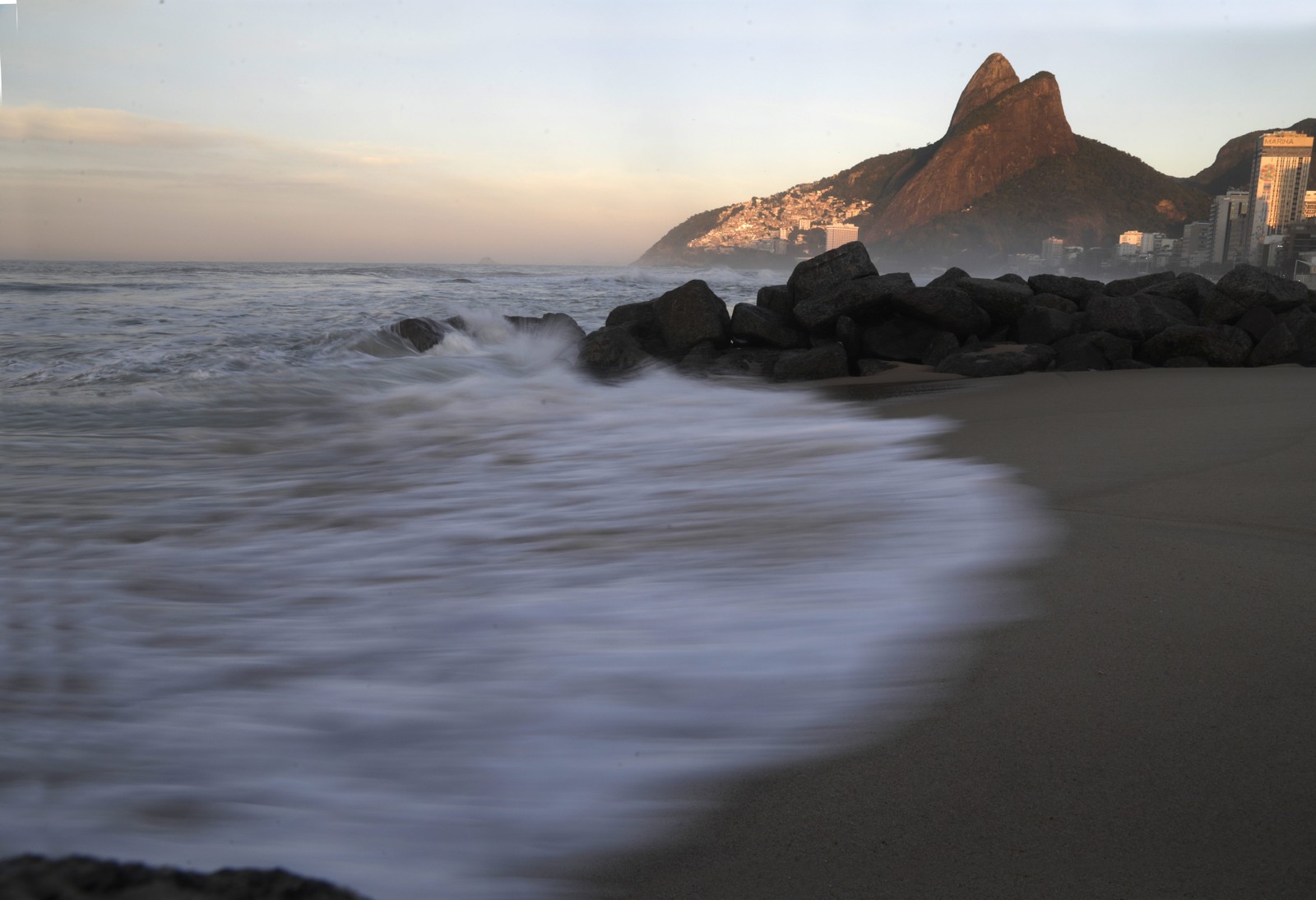 Praia do Leblon — Foto: Custodio Coimbra