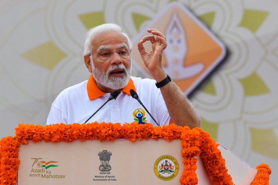 Primeiro-ministro da Índia, Narendra Modi, durante uma sessão coletiva de yoga