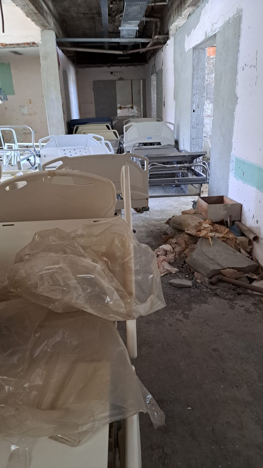 10ª andar inteiro fechado, onde funcionava a antiga maternidade, por obras inconclusas no Hospital Federal do Andaraí — Foto: Reprodução relatório