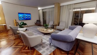 Sala de estar de um dos quartos mais caros do Fairmont Rio — Foto: Reprodução