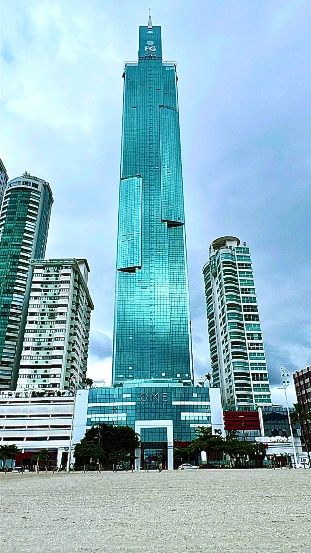 Na 243ª posição, One Tower Balneário Camboriú, de 2022, com 290 metros e 70 andares, é o edifício mais alto do Brasil — Foto: Reprodução