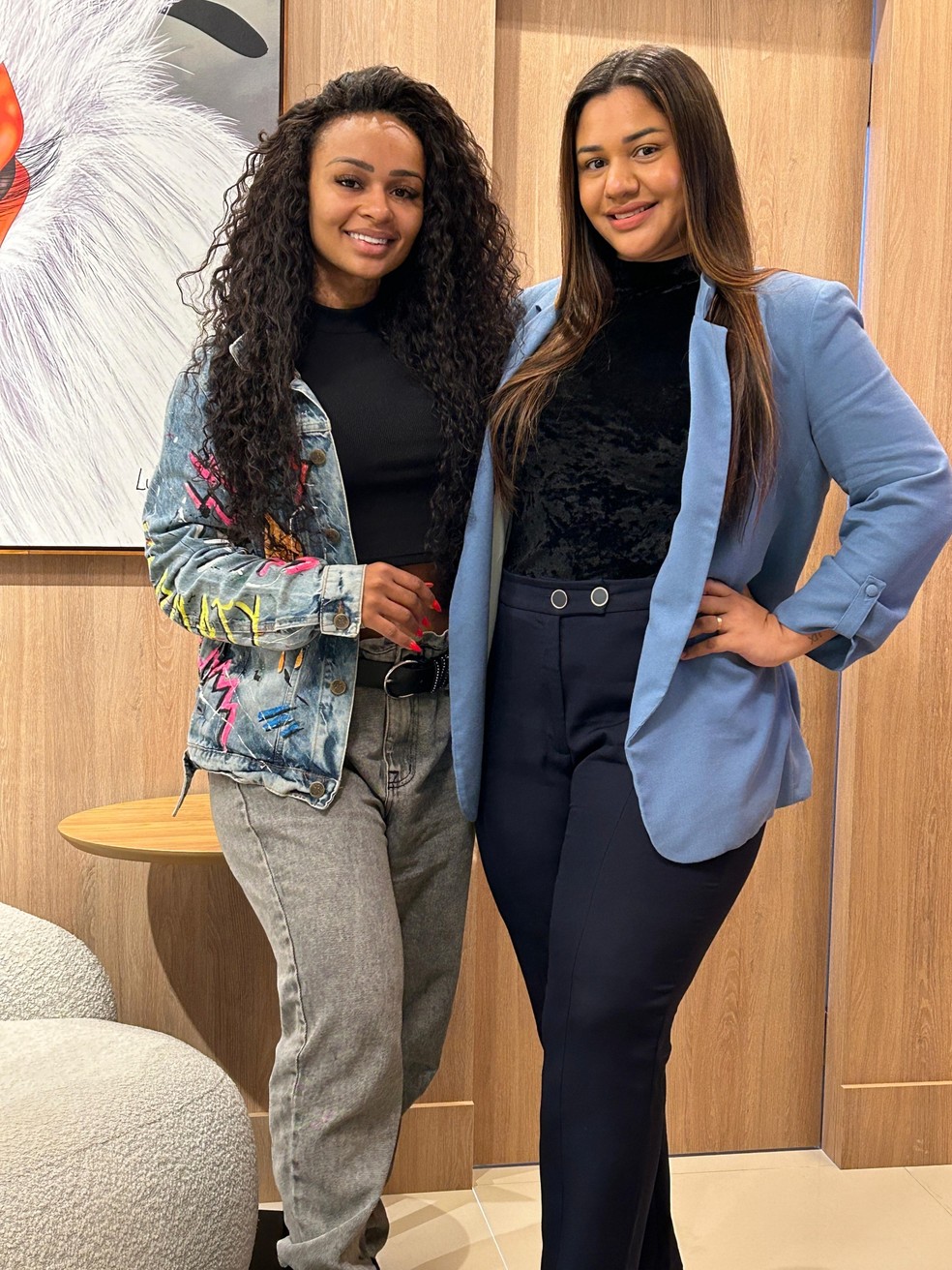 Ex-BBB Natália Deodato visitou a Clínica Elpher e posou com a CEO Lau Ferreira — Foto: Divulgação