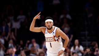 Devin Booker é um dos principais nomes do Phoenix Suns na NBA 2023/24 — Foto: Chris Coduto/AFP