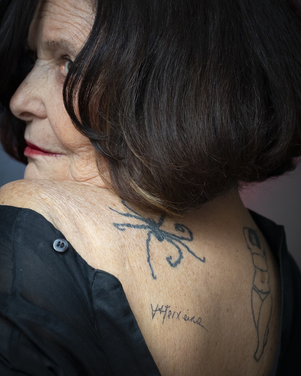 O novo nome está tatuado no corpo que, aos 79, anos, traz outros 10 desenhos — Foto: Leo Martins
