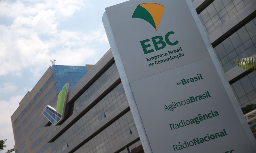 Fachada da EBC em Brasília, empresa pública que controla a TV Brasil