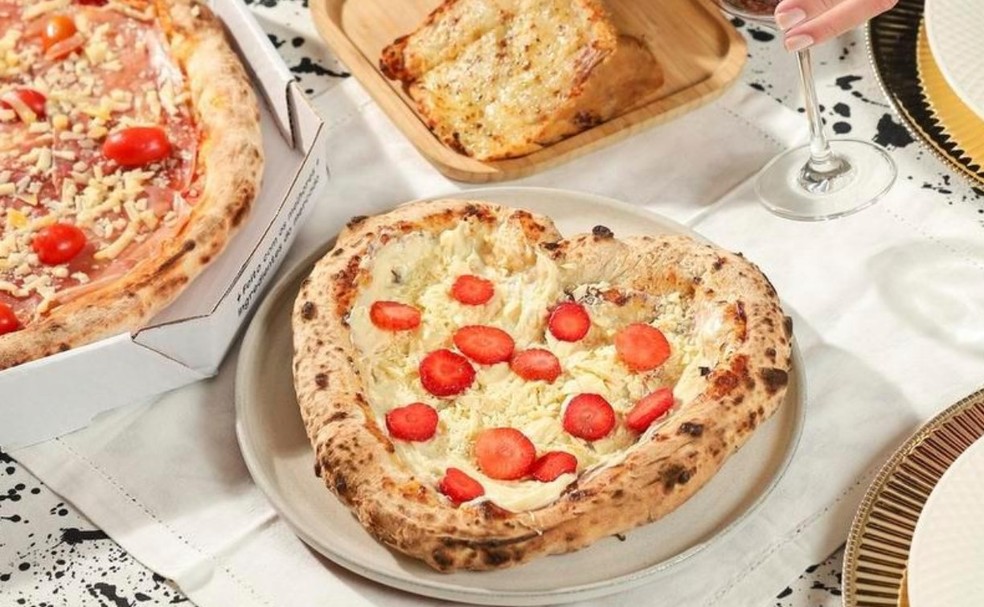 Pizza em formato de coração. No Dia dos  Namorados, todas as coberturas doces da  House Forneria estarão disponíveis nesta versão — Foto: Divulgação/Estúdio Livre