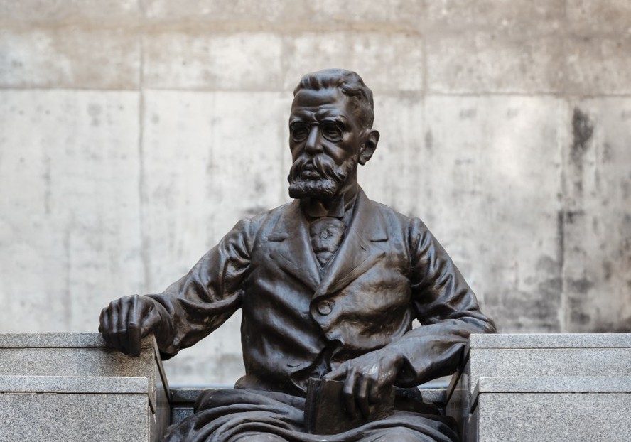 Busto de Machado de Assis, primeiro presidente da ABL