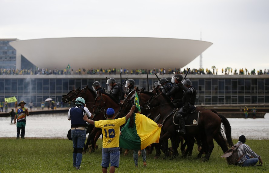 Cavalaria chegou para conter os manifestantes de 8 de janeiro