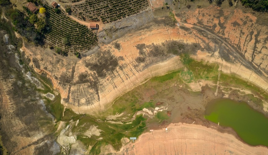 Seca afeta o Rio Pardo, em São Paulo: segundo especialistas, nos últimos anos, fenômenos climáticos vêm se tornando mais frequentes e intensos, com picos de frio e de calor