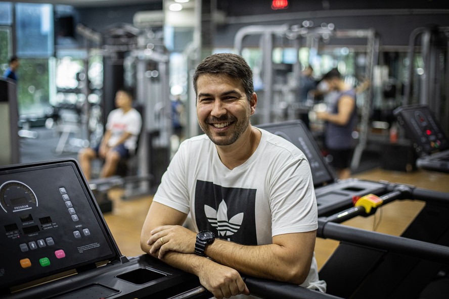 O personal trainer Igor Falcão contratou um seguro para proteção de renda depois de ter ficado 4 meses afastado de suas atividades após quebrar o pé em uma partida de futebol