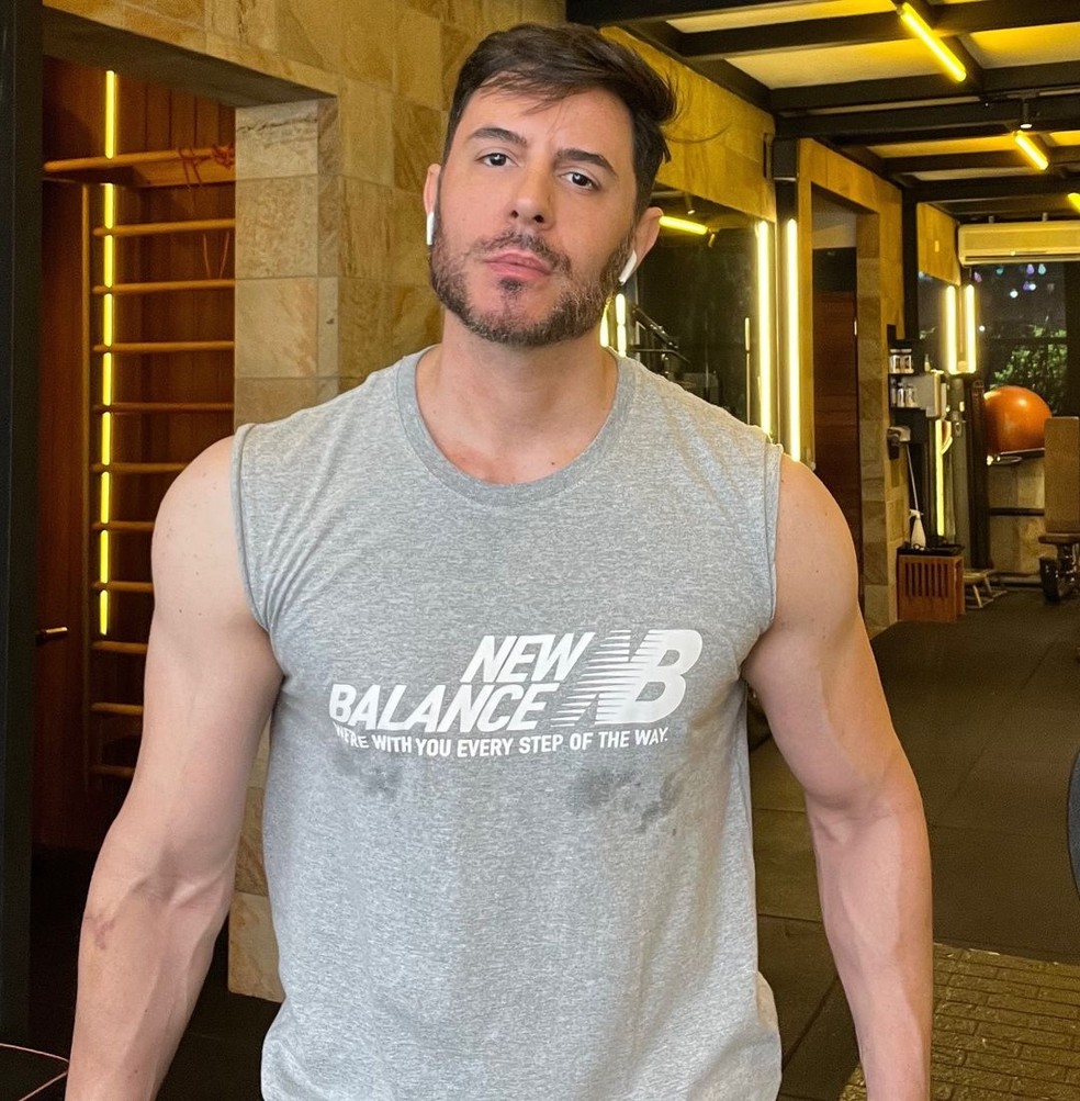 Aos 48 anos, Ricardo Tozzi não se considera vaidoso, mas leva estilo de vida saudável e aposta na musculação — Foto: Reprodução / Instagram