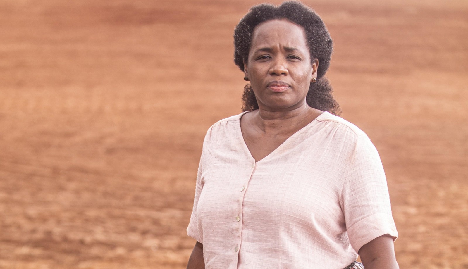 Tatiana Tiburcio é Jussara, mãe de Aline. Ela teme que as decisões da filha a prejudiquem, e quer que ela venda as terras e volte para a cidade  — Foto: João Miguel Jr. 