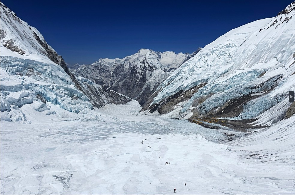 Subida do Monte Evereste — Foto: Tsering Pemba Sherpa / AFP
