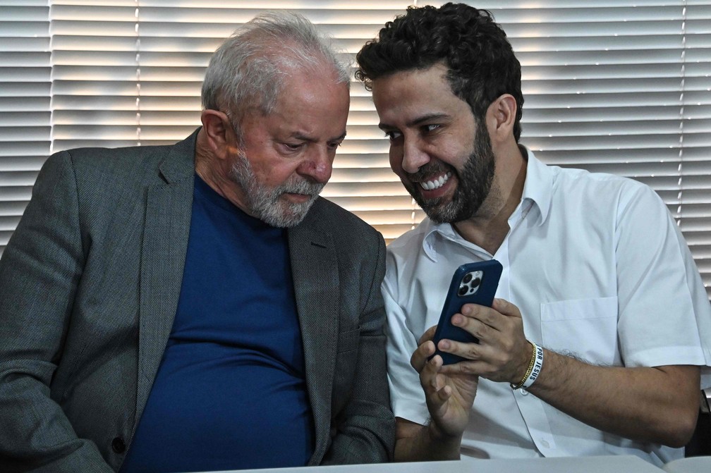 Fenômeno das redes sociais, Janones liderou estratégia para a campanha de Lula na internet — Foto: Nelson Almeida/AFP/04.08.2022