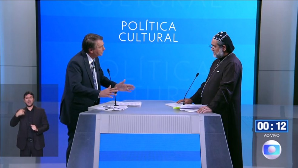 Bolsonaro e Padre Kelmon debatem Lei Rouanet no debate da Globo — Foto: Reprodução