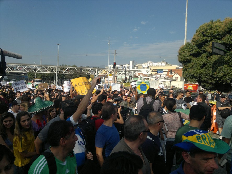 Protesto em junho de 2013 próximo ao estádio do Maracanã, no Rio de Janeiro