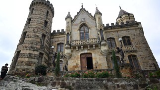 Castelo de Marroquín foi cabaré, hospital psiquiátrico e sede de Cartel de Bogotá — Foto: Raul ARBOLEDA / AFP