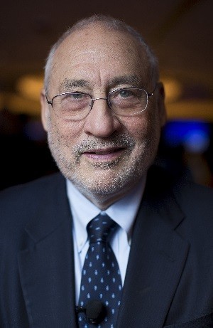 Joseph Stiglitz (2001; EUA) - Ex-presidente do Banco Mundial e consultor de Obama e Clinton, Stiglitz é considerado tão brilhante quanto polêmico. Foi premiado por seus trabalhos sobre como a informação tem influência na economia. É conhecido pelas críticas à condução econômica de EUA e Europa durante a crise de 2008 e por suas denúncias sobre desigualdade. — Foto: Jerome Favre/Bloomberg