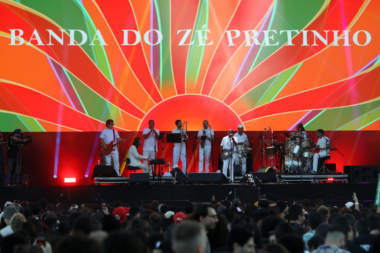 Show do Jorge Ben Jor no primeiro dia do Festival MITA realizado no Jockey Club na Zona Sul do Rio de Janeiro, na tarde deste sábado, 27. — Foto: Lucas Tavares / Agência O Globo