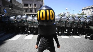 Greve convocada ocorre em momento em que o Executivo está mergulhado em negociações complicadas com possíveis aliados no Legislativo para tentar aprovar a Lei Ônibus — Foto: LUIS ROBAYO/AFP