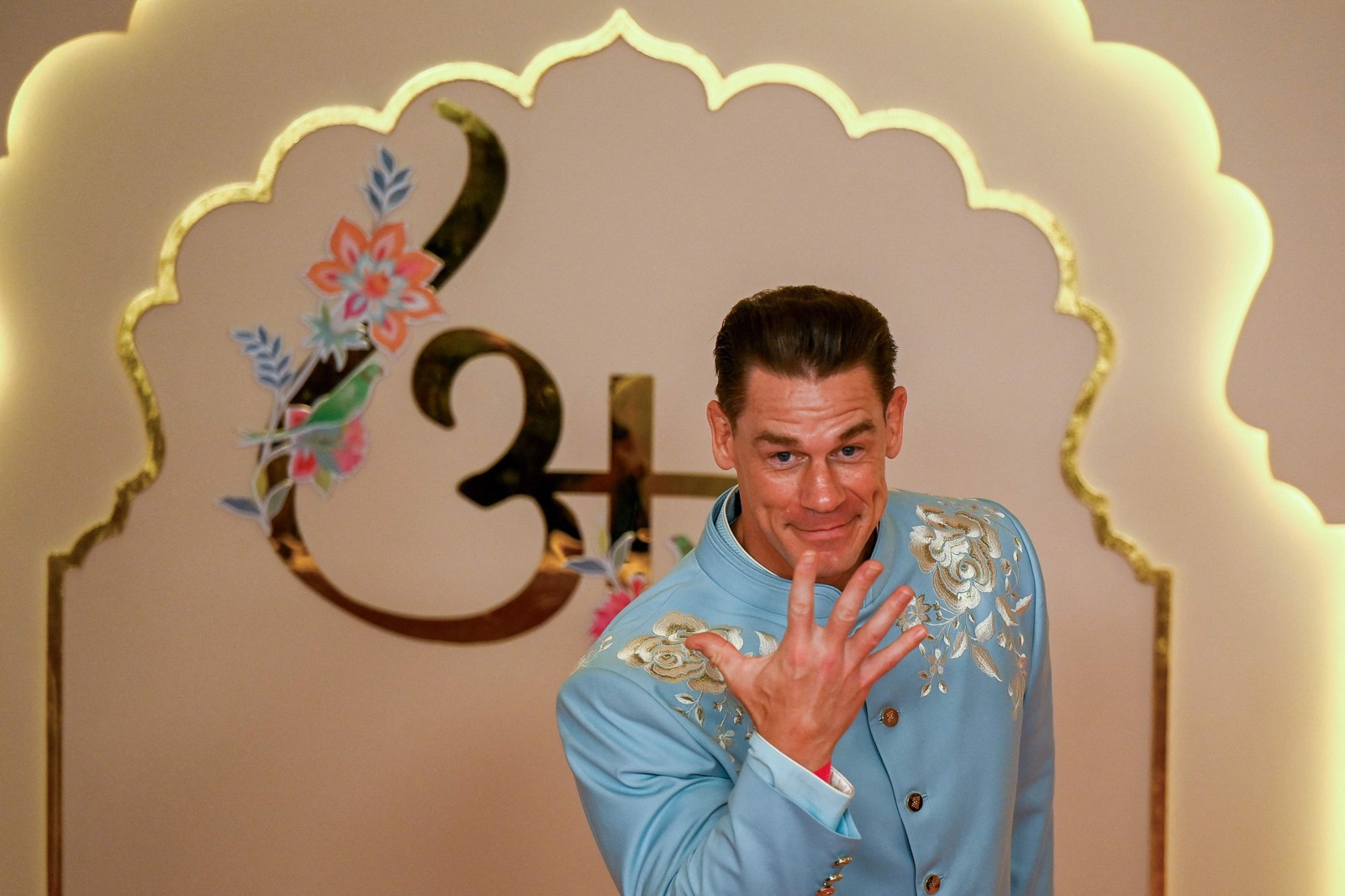 John Cena chega para celebração de casamento de ricaços na Índia — Foto: AFP
