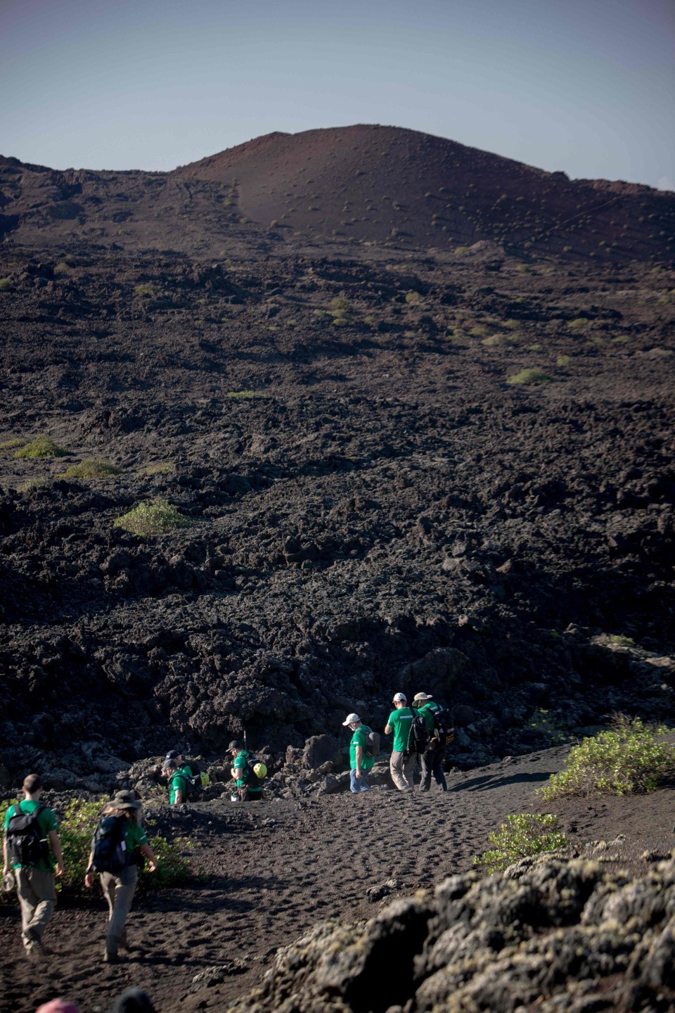 Astronautas fazem treinamento no topo de vulcão nas Ilhas Canárias — Foto: DESIREE MARTIN / AFP