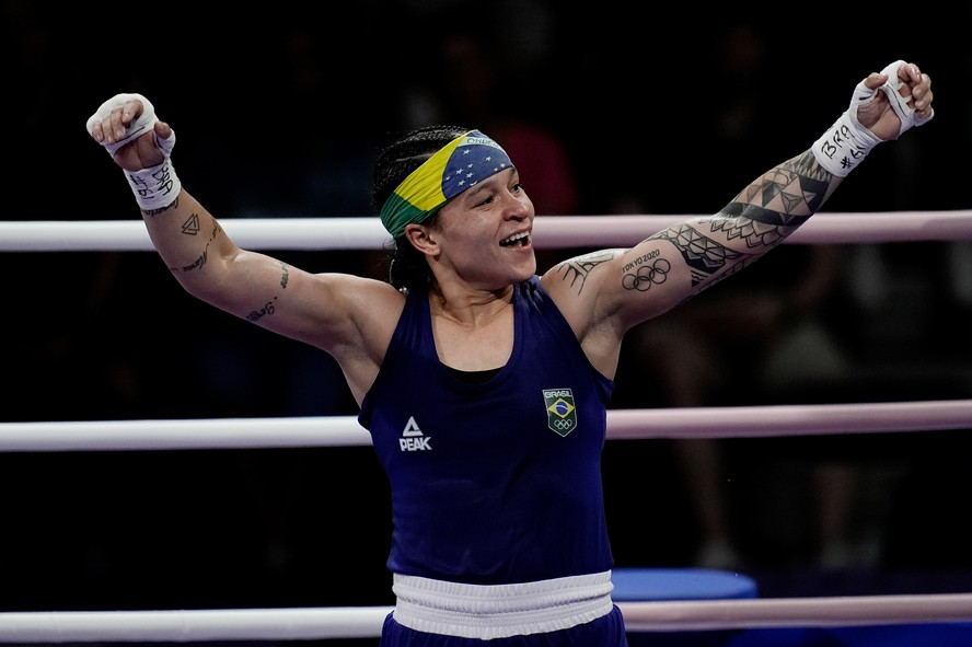 Beatriz Ferreira foi a primeira do boxe brasileiro a conquistar uma medalha nos Jogos de Paris